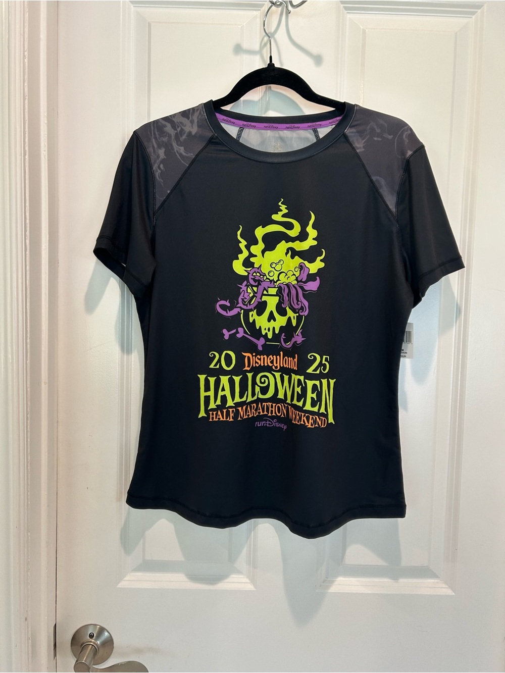 New NWT Disneyland Halloween Half Marathon Weekend 2025 Run Performance Tee - Picture 2 of 7